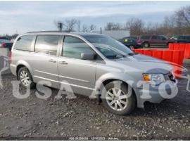 CHRYSLER TOWN AND COUNTRY TOURING 2016