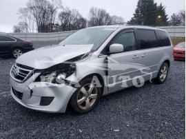 VOLKSWAGEN ROUTAN SE 2011