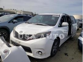 TOYOTA SIENNA SPO 2015