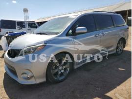 TOYOTA SIENNA SE 2016