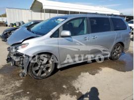 TOYOTA SIENNA SPO 2011