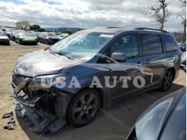 TOYOTA SIENNA SE 2016