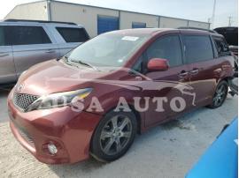 TOYOTA SIENNA SE 2017