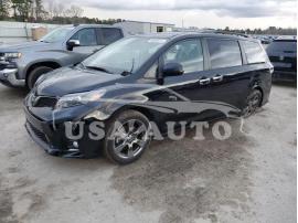 TOYOTA SIENNA SE 2020