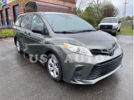 TOYOTA SIENNA L 2018
