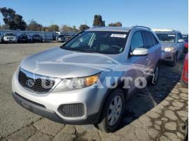 KIA SORENTO LX 2013
