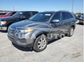 KIA SORENTO LX 2013