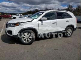 KIA SORENTO LX 2013