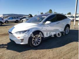 TESLA MODEL X 2020