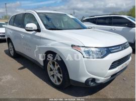 MITSUBISHI OUTLANDER SE 2014