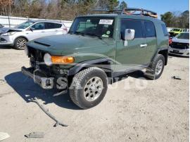 TOYOTA FJ CRUISER 2012