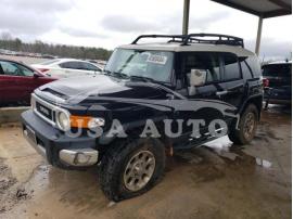 TOYOTA FJ CRUISER 2013