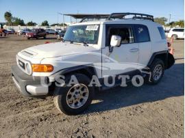 TOYOTA FJ CRUISER 2013