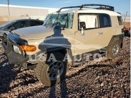 TOYOTA FJ CRUISER 2012