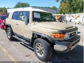 TOYOTA FJ CRUISER 2013