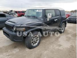 TOYOTA FJ CRUISER 2013