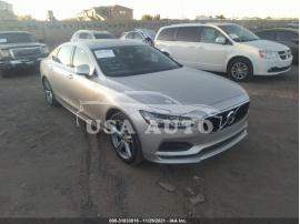 VOLVO S90 MOMENTUM 2019