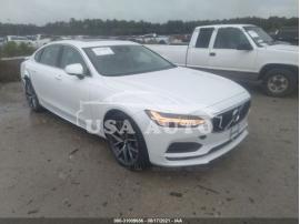 VOLVO S90 MOMENTUM 2019