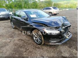 VOLVO S90 MOMENTUM 2018