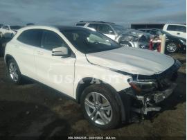 MERCEDES-BENZ GLA-CLASS GLA 250 2015