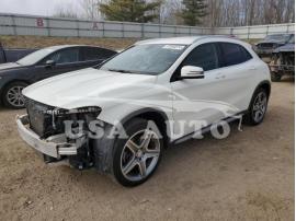 MERCEDES-BENZ GLA-CLASS GLA 250 4M 2015