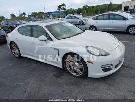 PORSCHE PANAMERA 4 2011