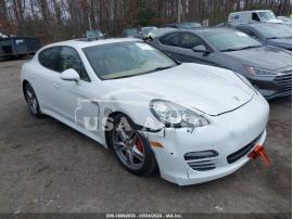 PORSCHE PANAMERA 4 2013