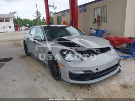 PORSCHE PANAMERA GTS 2019
