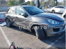 PORSCHE CAYENNE TURBO 2011
