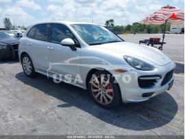 PORSCHE CAYENNE GTS 2013