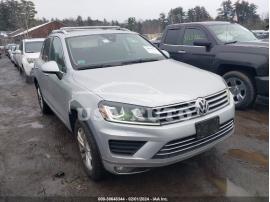 VOLKSWAGEN TOUAREG TDI SPORT W/TECHNOLOGY 2016