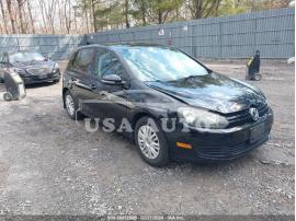 VOLKSWAGEN GOLF 4-DOOR 2010