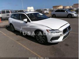 VOLVO V60 MOMENTUM 2020
