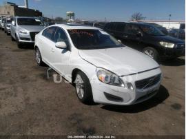 VOLVO S60 T5 2012