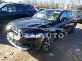 VOLVO V90 CROSS 2022