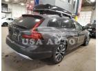 VOLVO V90 CROSS 2022
