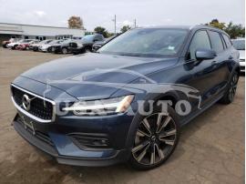 VOLVO V60 CROSS 2022