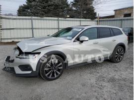 VOLVO V60 CROSS 2021