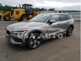 VOLVO V60 CROSS 2021