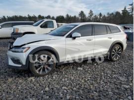 VOLVO V60 CROSS 2022