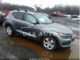 VOLVO XC40 MOMENTUM 2019