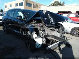 VOLVO XC40 MOMENTUM 2019