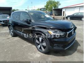 VOLVO XC40 MOMENTUM 2022