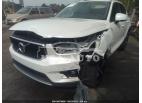 VOLVO XC40 MOMENTUM 2021