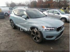 VOLVO XC40 MOMENTUM 2019