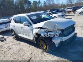 VOLVO XC40 T5 MOMENTUM 2020