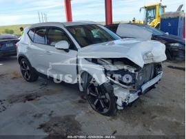 VOLVO XC40 T5 MOMENTUM 2020