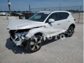 VOLVO XC40 T5 MO 2022
