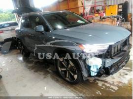 VOLVO XC40 MOMENTUM 2020