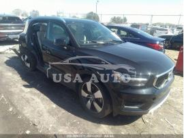 VOLVO XC40 MOMENTUM 2020